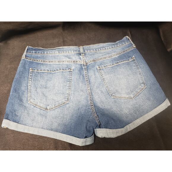 Old Navy Boyfriend Light Washed Cuffed Leg Blue Jean Shorts - Picture 2 of 6